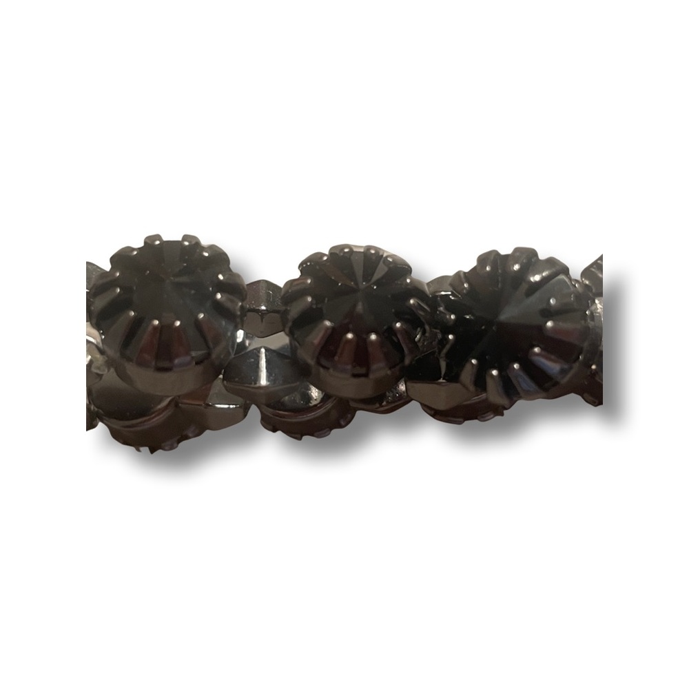 Black bracelet Super cute! NWOT! 🌺🔥 This bracelet is extremely easy to put on - Picture 2 of 2